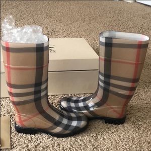 Burberry boots